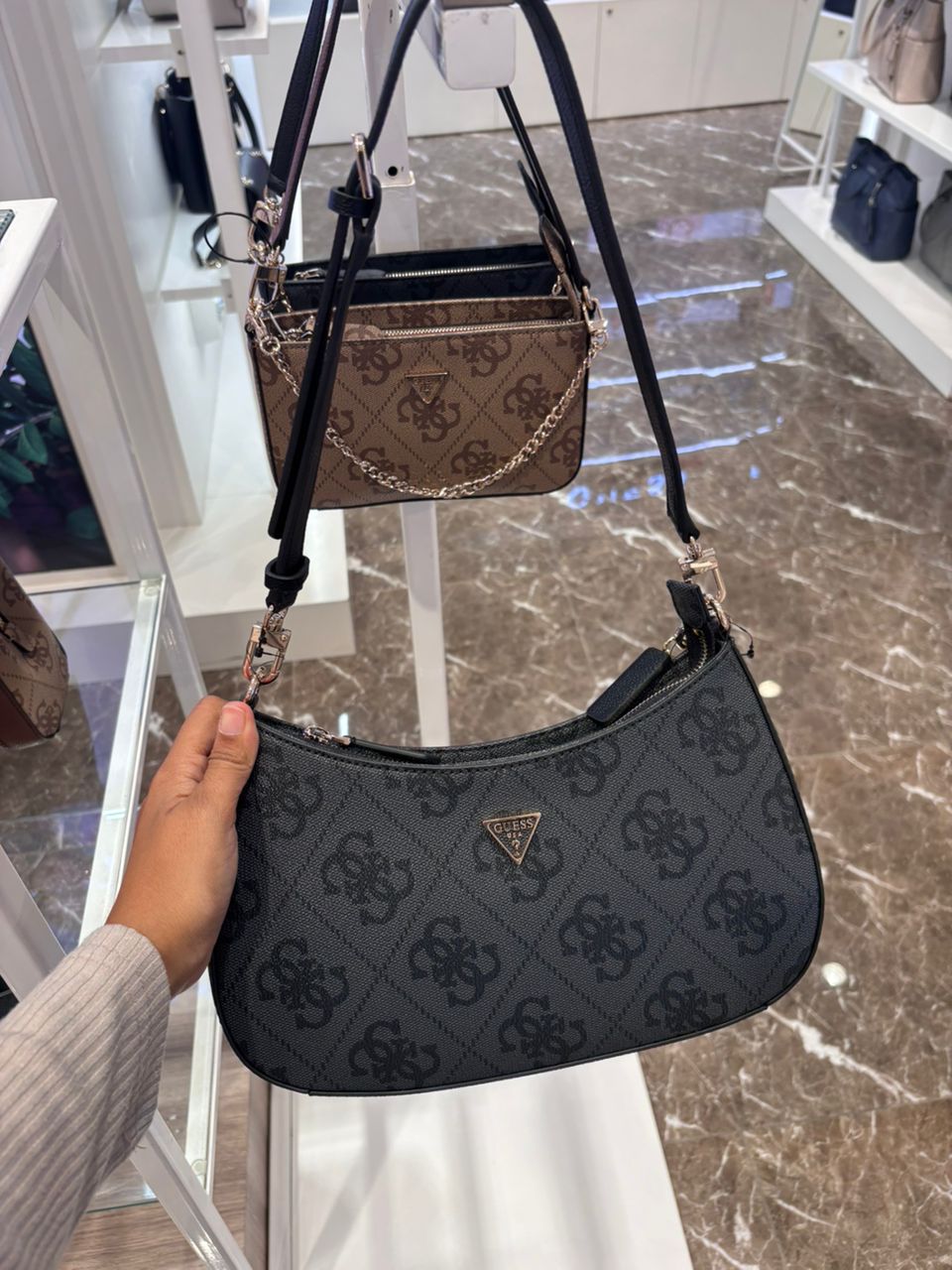 GUESS NOELLE HANDBAG (BLACK)